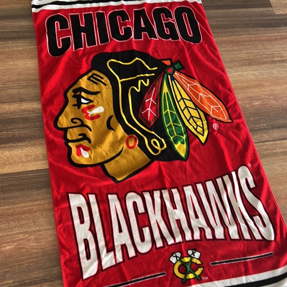 Official NHL Chicago Blackhawks Beach Towel (54x28) - Picture 2 of 7